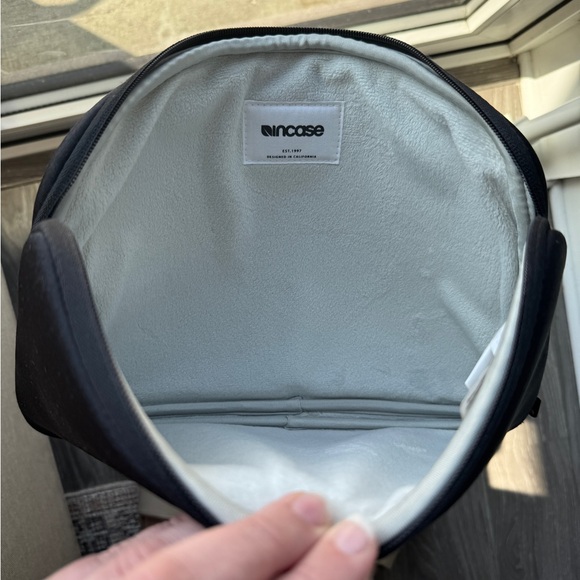 Incase Neoprene Laptop Sleeve, Faux Fur Lining, fits 13" Laptops, Like New! - Picture 1 of 6
